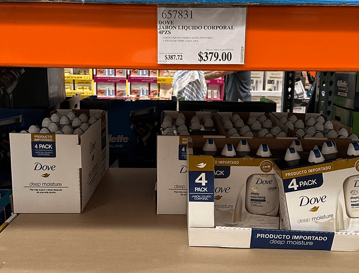 Etiqueta de precio en tienda de Costco del jabón corporal Dove con el código de producto 657831