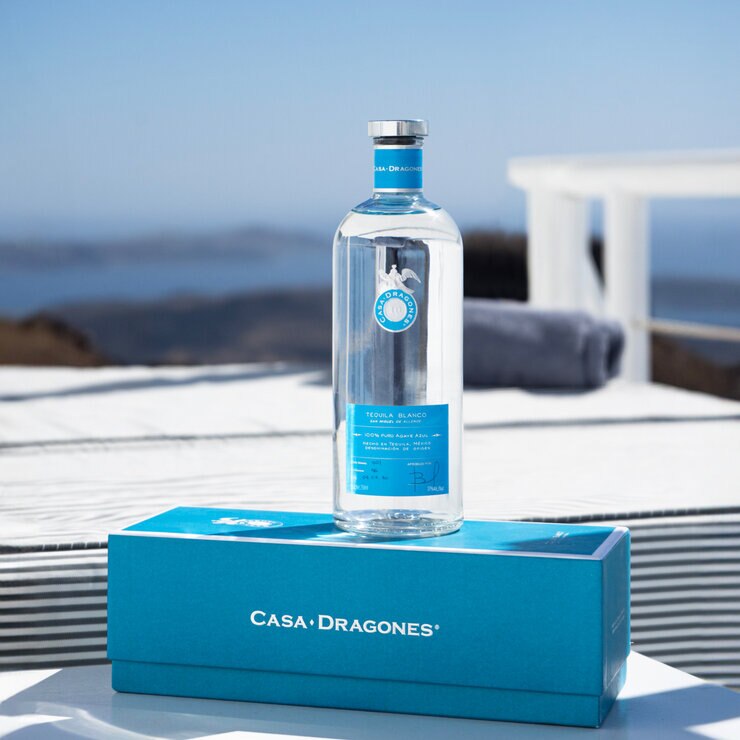 Tequila Casa Dragones Blanco 2/750 ml con Molde de Hielos — Imagen 2 de 4