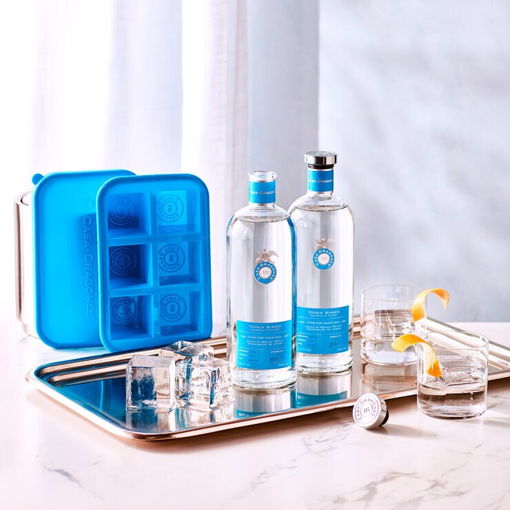 Tequila Casa Dragones Blanco 2/750 ml con Molde de Hielos — Imagen 3 de 4