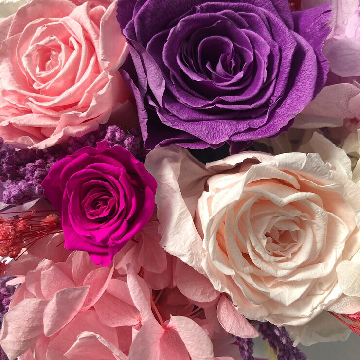 Mina'an Flor Eterna, Bouquet Con Flores Y Follajes Preservados Modelo Hot Pink — Imagen 2 de 4