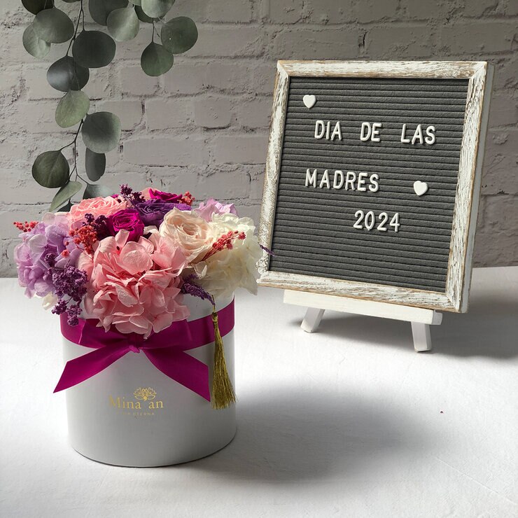 Mina'an Flor Eterna, Bouquet Con Flores Y Follajes Preservados Modelo Hot Pink — Imagen 3 de 4