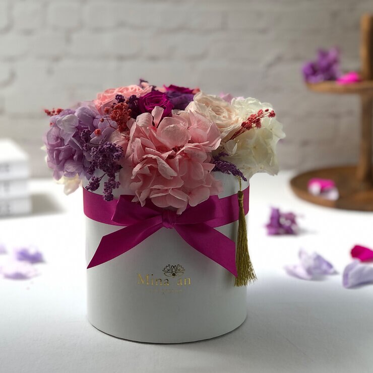 Mina'an Flor Eterna, Bouquet Con Flores Y Follajes Preservados Modelo Hot Pink — Imagen 1 de 4