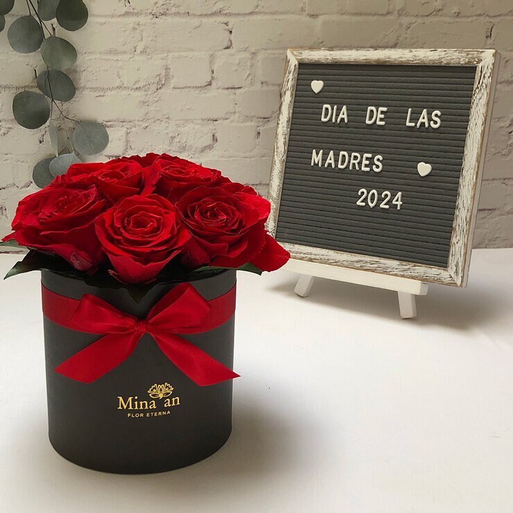 Mina'an Flor Eterna, Bouquet Con Flores Y Follajes Preservados Modelo Rosas Rojas — Imagen 3 de 4