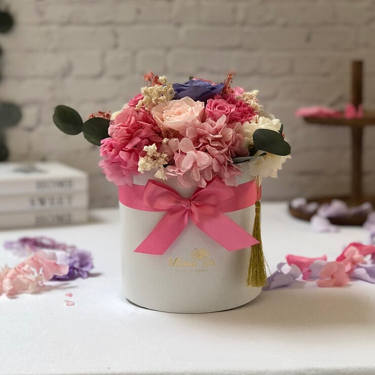 Mina'an Flor Eterna, Arreglo Con 12 Rosas Preservadas Modelo Pink — Imagen 1 de 4