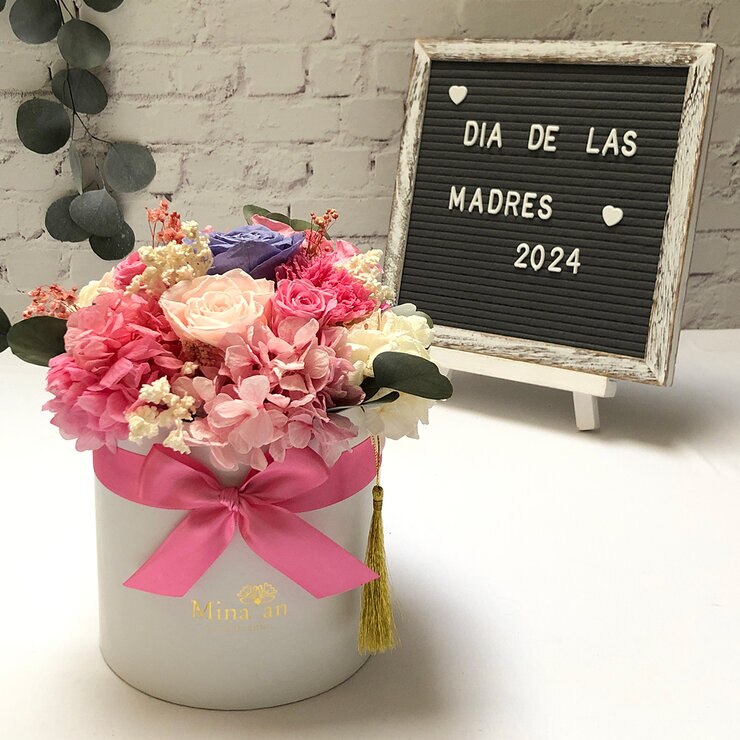 Mina'an Flor Eterna, Arreglo Con 12 Rosas Preservadas Modelo Pink — Imagen 3 de 4