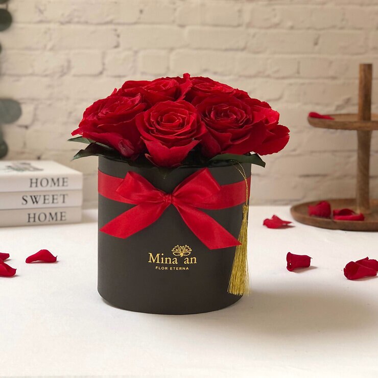 Mina'an Flor Eterna, Bouquet Con Flores Y Follajes Preservados Modelo Rosas Rojas — Imagen 1 de 4