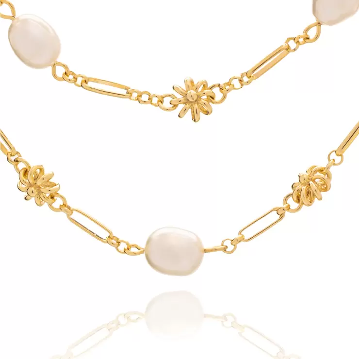 Ablime, Juego De Aretes, Pulsera y Collar en Baño de Oro con Perlas de Río  — Imagen 4 de 4