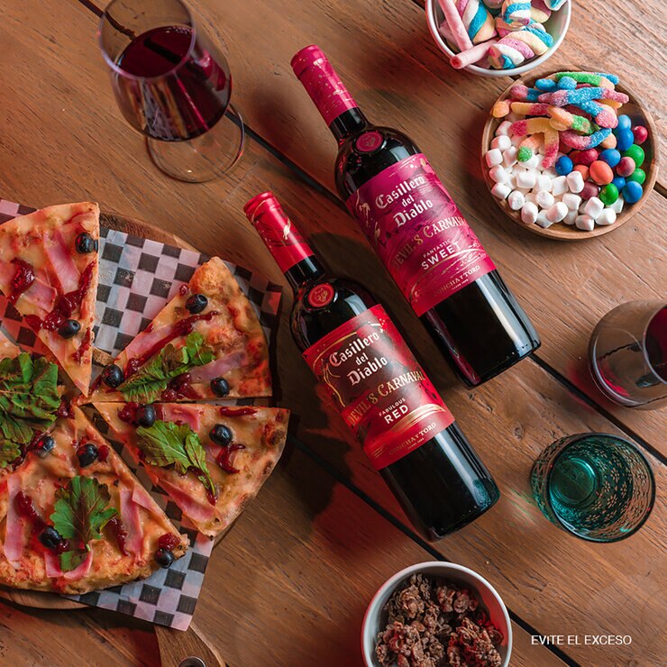Vinos Tinto y Blanco Casillero del Diablo Devil's Carnaval 4/750 ml — Imagen 2 de 4