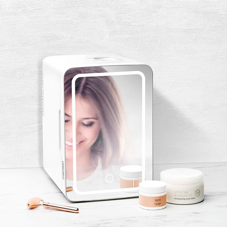 Chefman, Mini Refrigerador de belleza con puerta de espejo y luz LED — Imagen 1 de 2