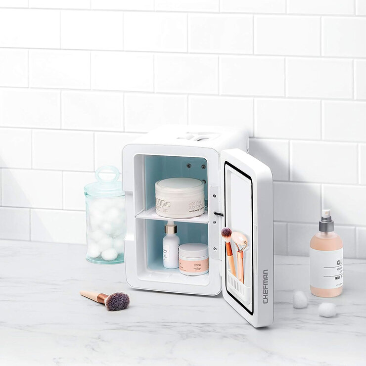 Chefman, Mini Refrigerador de belleza con puerta de espejo y luz LED — Imagen 2 de 2