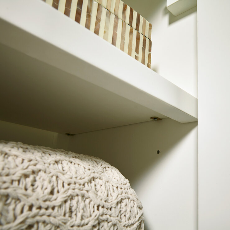 Universal Broadmoore, Consola Decorativa — Imagen 3 de 4