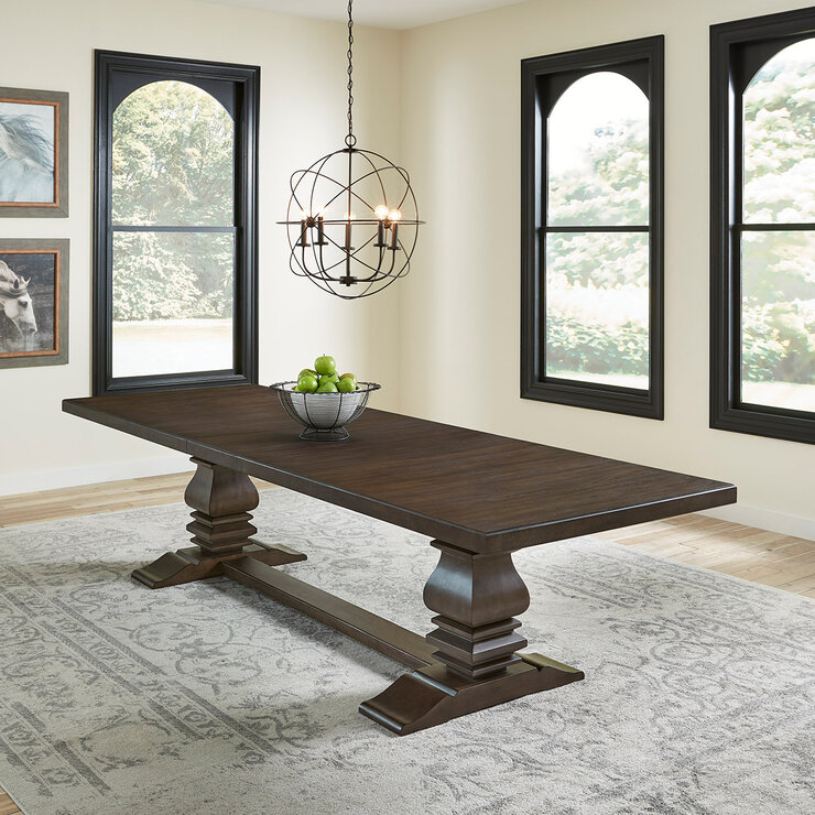 Universal Broadmoore, Juego de Comedor de 9 Piezas — Imagen 3 de 4