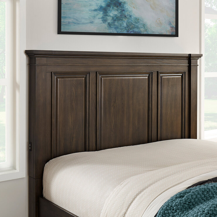 Universal Broadmoore, Cama Queen con Espacio de Almacenamiento — Imagen 4 de 4