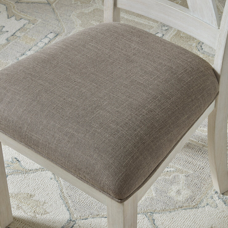 Universal Broadmoore, Juego de Comedor de 9 Piezas — Imagen 3 de 4