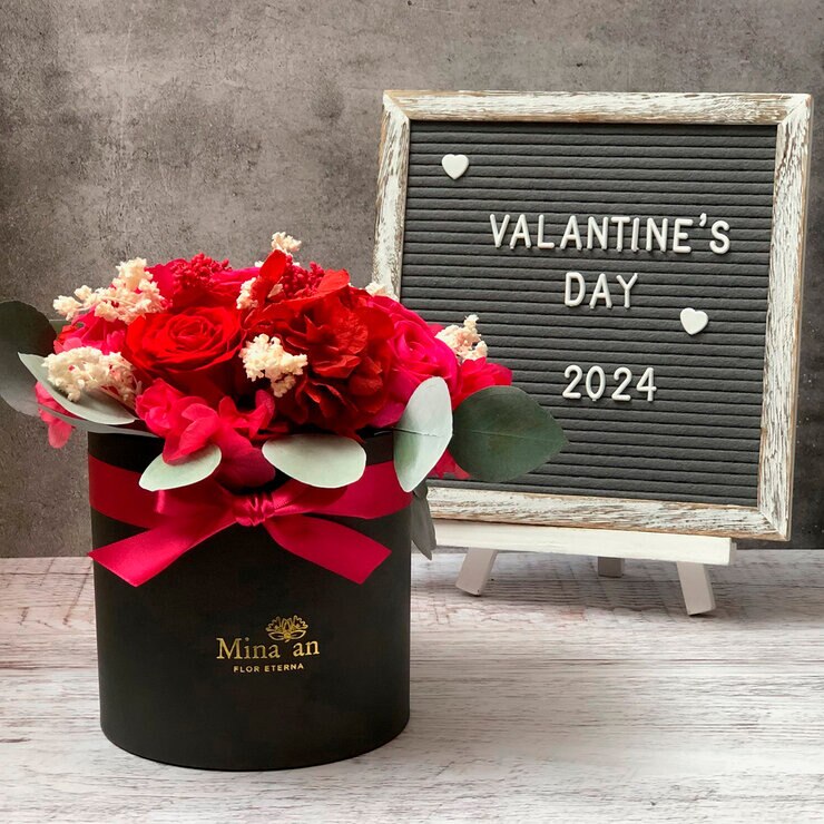 Mina'an Flor Eterna, Bouquet Con Flores Y Follajes Preservado en Tonos Rojos y Frambuesa — Imagen 2 de 4