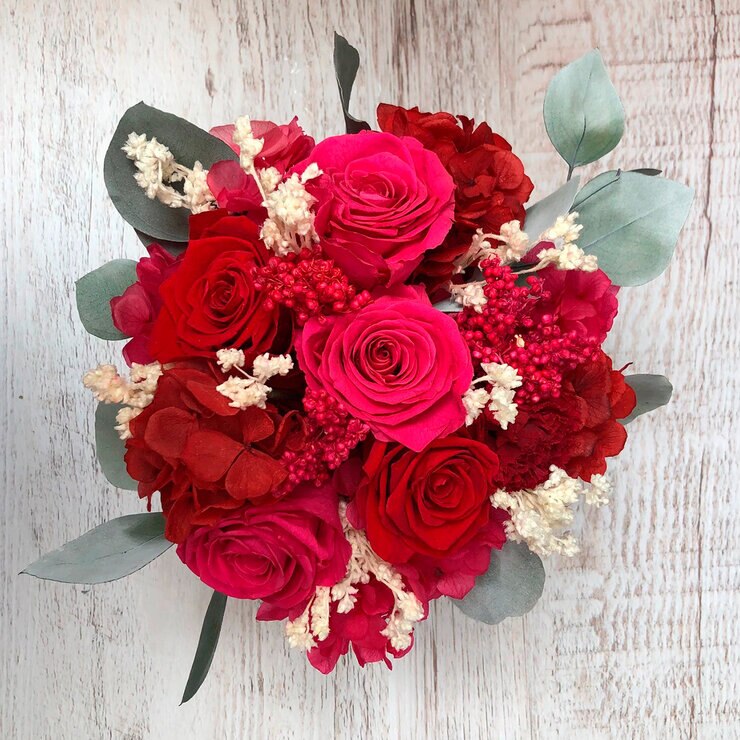 Mina'an Flor Eterna, Bouquet Con Flores Y Follajes Preservado en Tonos Rojos y Frambuesa — Imagen 3 de 4