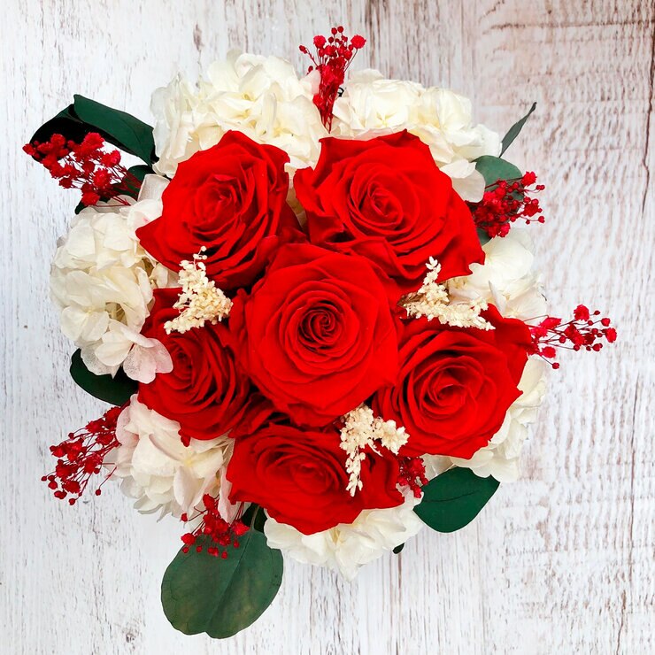 Mina'an Flor Eterna, Bouquet Con Flores Y Follajes Preservados en Tonos Rojos y Blanco — Imagen 1 de 4