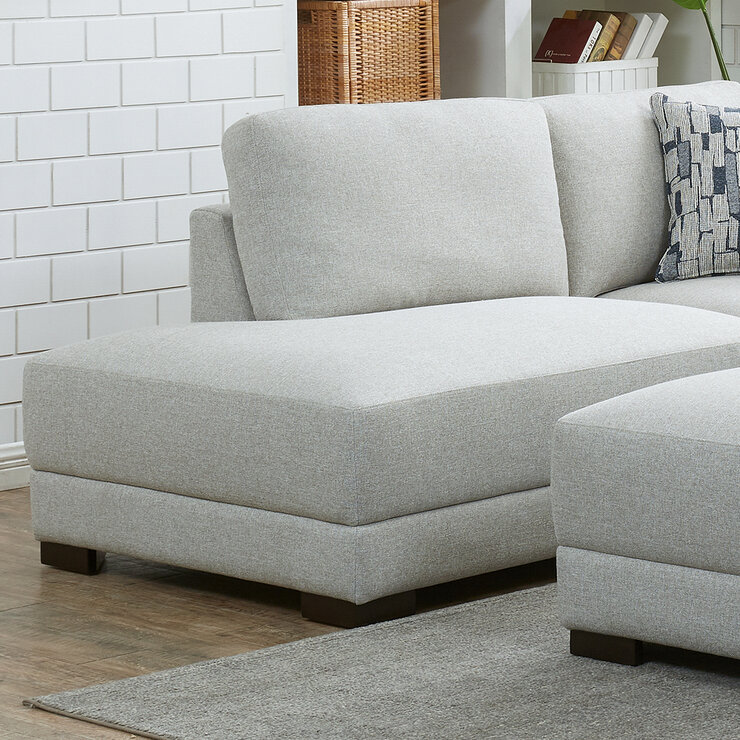 Synergy Home Furnishings Sofá Seccional de Tela con Otomano — Imagen 3 de 4