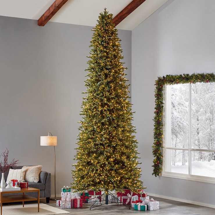 Árbol de Navidad Artificial Escarchado y Diamantado de 2.74m Preiluminado con Luces Radiant Micro LED  — Imagen 1 de 4