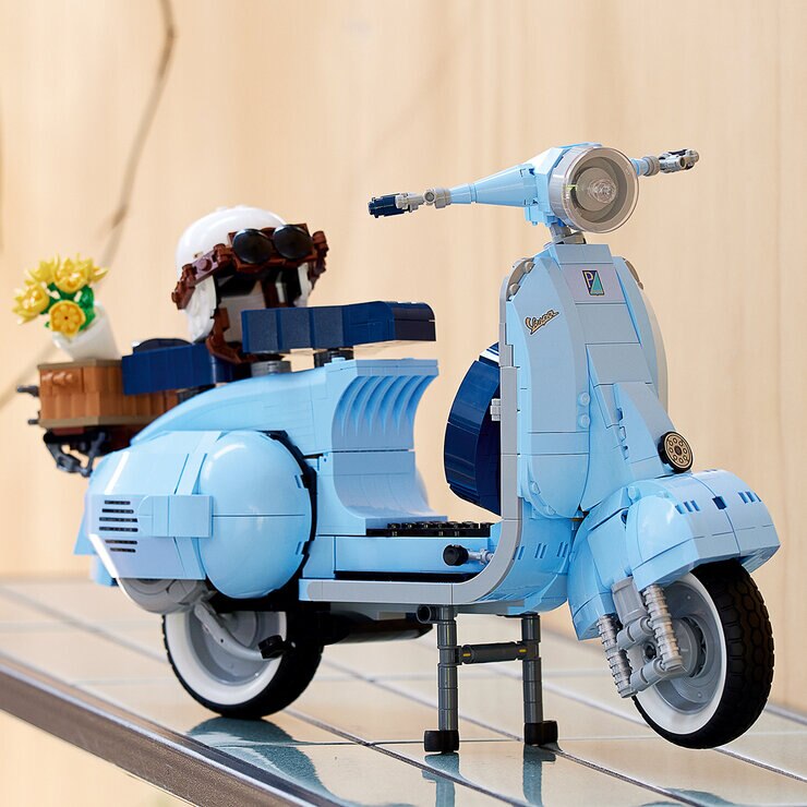 LEGO Icons Vespa 125 — Imagen 2 de 4