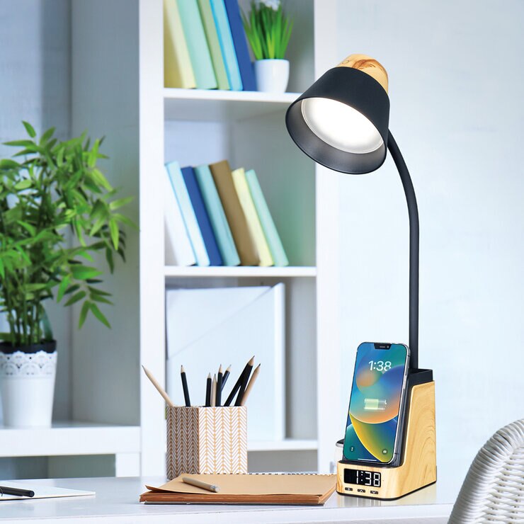 Ottlite, Lámpara LED de Escritorio con Estación de Carga Múltiple — Imagen 2 de 2