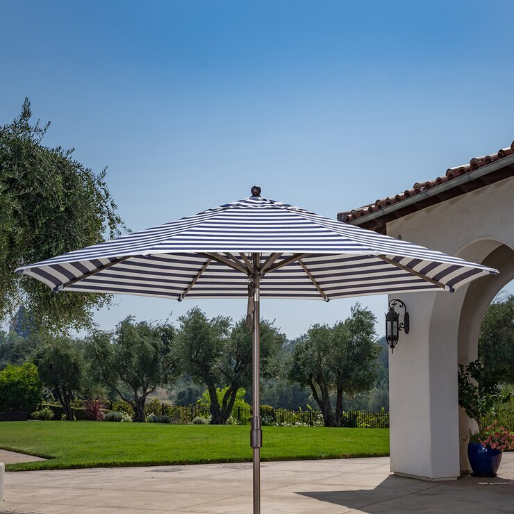 SunVilla, Sombrilla Cabana Redonda de Rayas con Poste Recto de 3.3m — Imagen 1 de 4