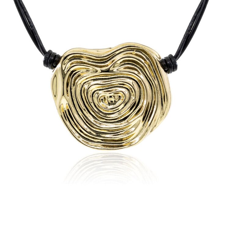 Mayfer, Collar de Cuero con Dije de Laberinto Dorado — Imagen 3 de 3