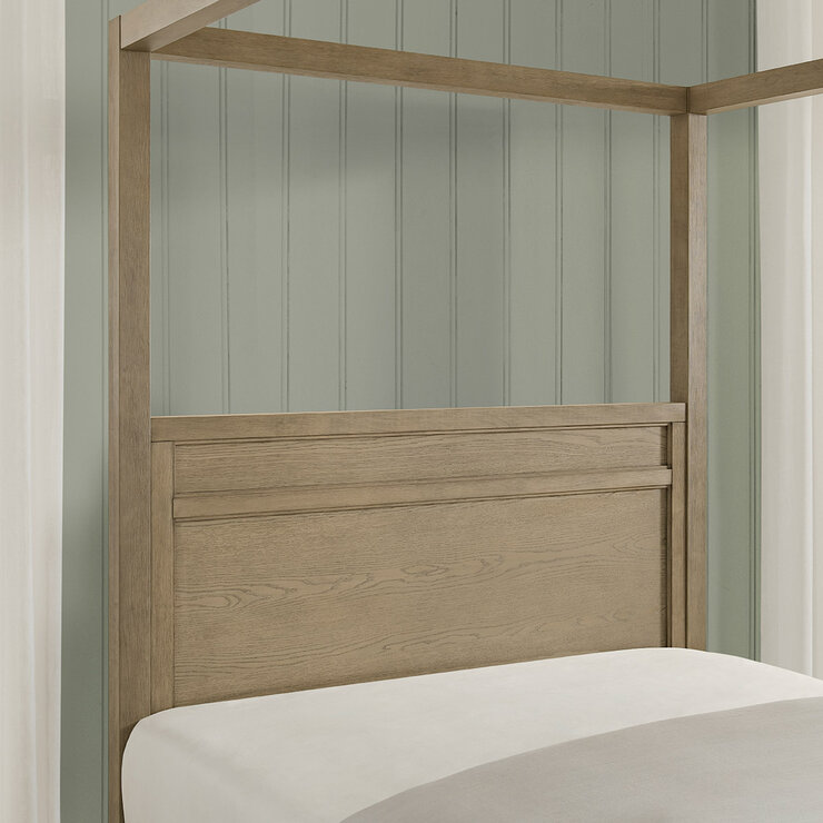 Universal Broadmoore, Cama Tamaño Queen Con Dosel — Imagen 2 de 4
