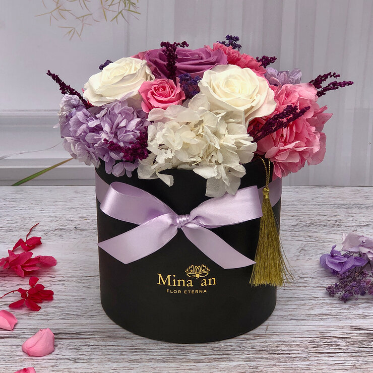 Mina'an Flor Eterna, Bouquet Mix Lila, Caja Negra, Duración 6 Meses — Imagen 1 de 4