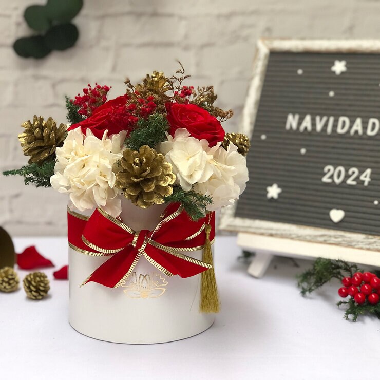 Palma & Jordan, Bouquet Navideño, Caja Blanca Listón de Terciopelo Rojo/Dorado — Imagen 3 de 4