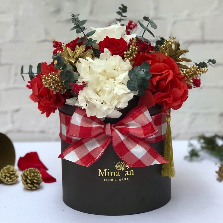 Palma & Jordan, Bouquet Navideño, Caja Negra Listón de Cuadros — Imagen 1 de 4