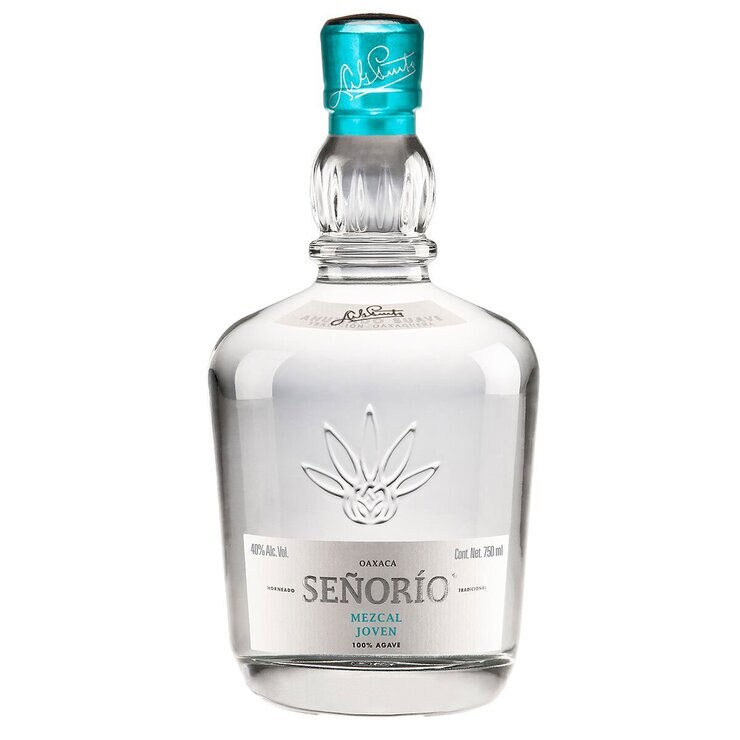 Mezcal Señorío Joven 750 ml y Licor De Naranja Cointreau 700 ml + bolsa con regalos — Imagen 2 de 3
