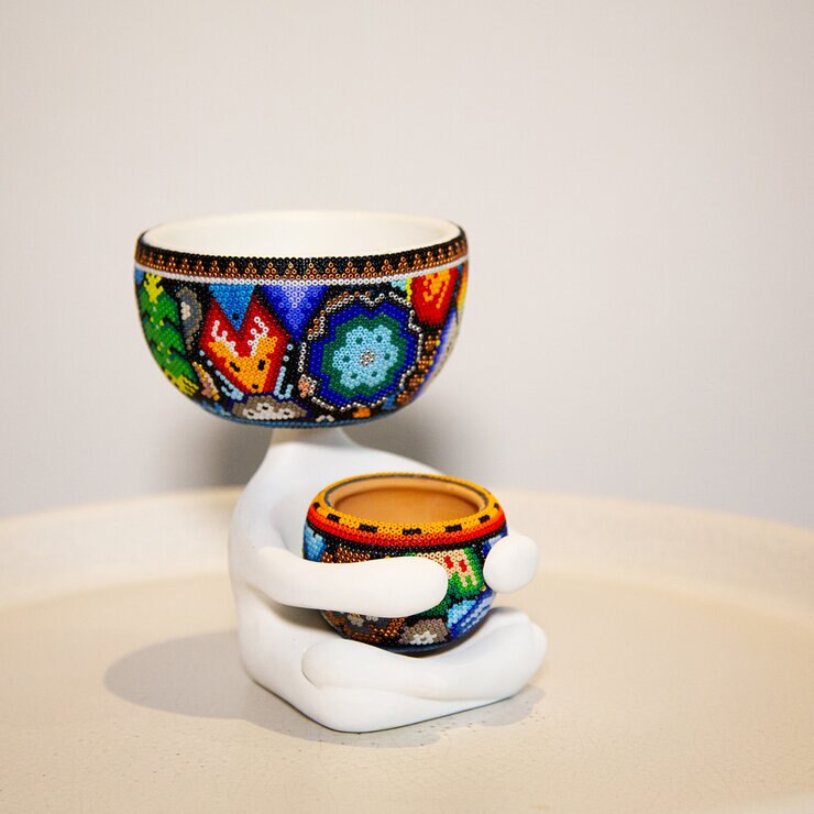 Estudio Floga, Robert Zen Set de 2 Macetas con arte Huichol — Imagen 4 de 4