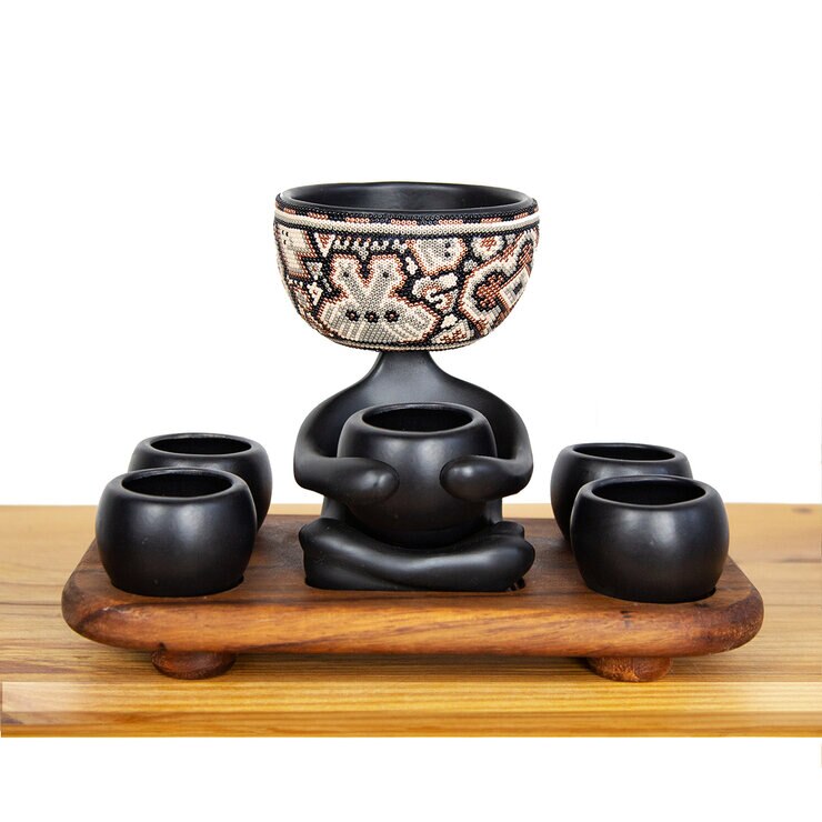 Estudio Floga, Robert Maceta con Mezcalero estilo Huichol — Imagen 3 de 4