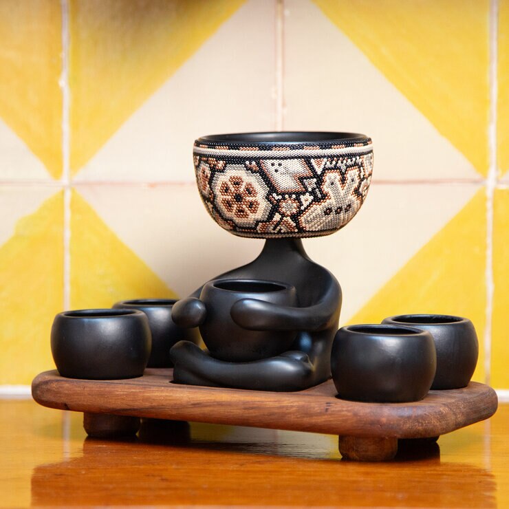Estudio Floga, Robert Maceta con Mezcalero estilo Huichol — Imagen 4 de 4