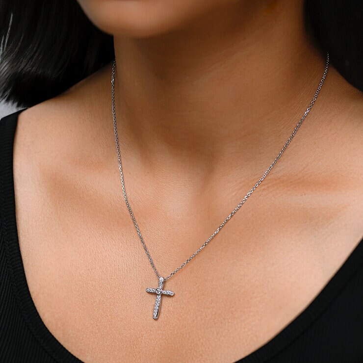 Dije de Cruz de Diamantes 0.20ctw, Oro Blanco 14K — Imagen 2 de 4