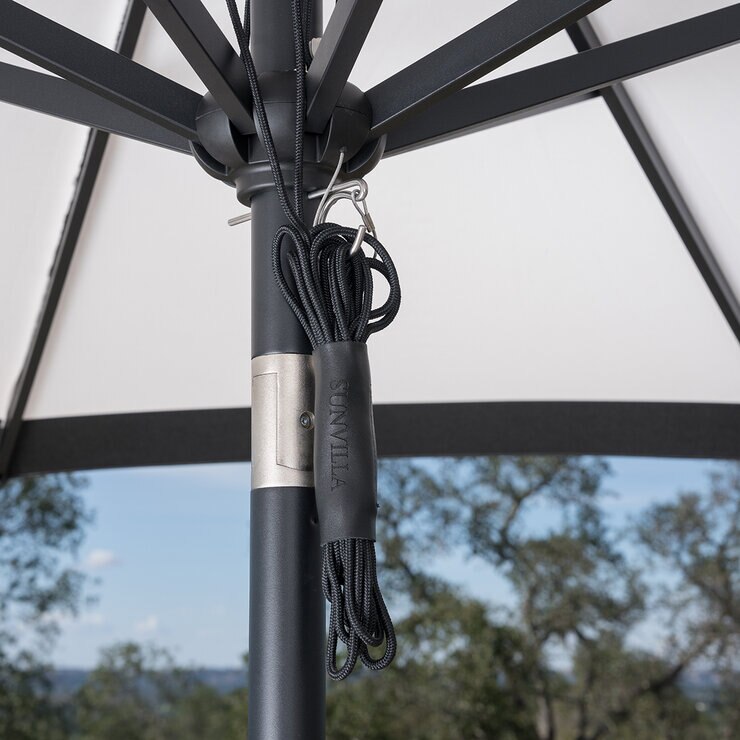 SunVilla, Sombrilla de 3.3 m Con Borde Color Negro — Imagen 4 de 4