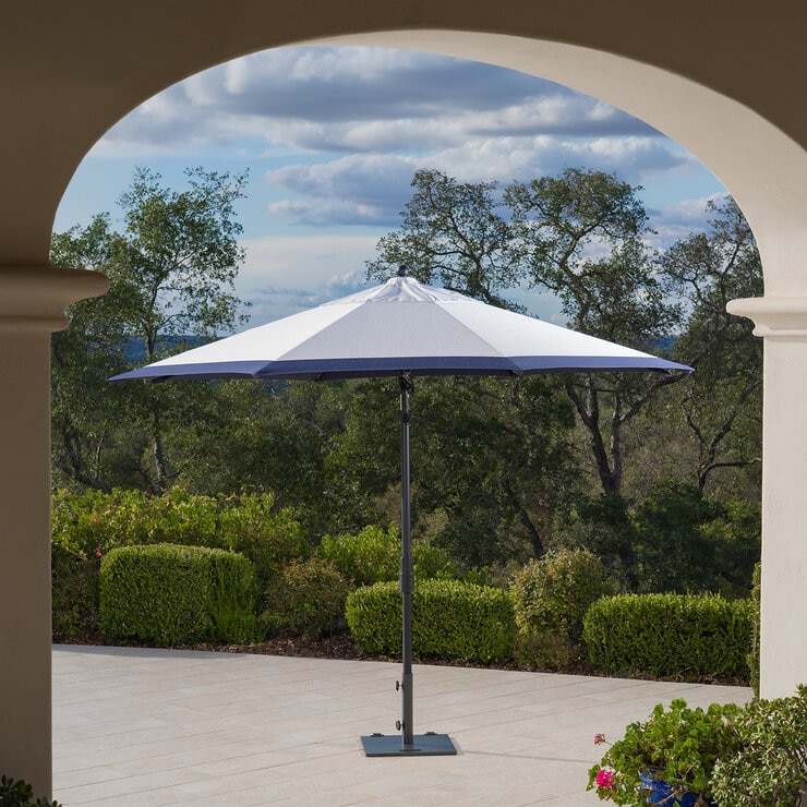 SunVilla, Sombrilla de 3.3 m Con Borde Color Blue — Imagen 3 de 4