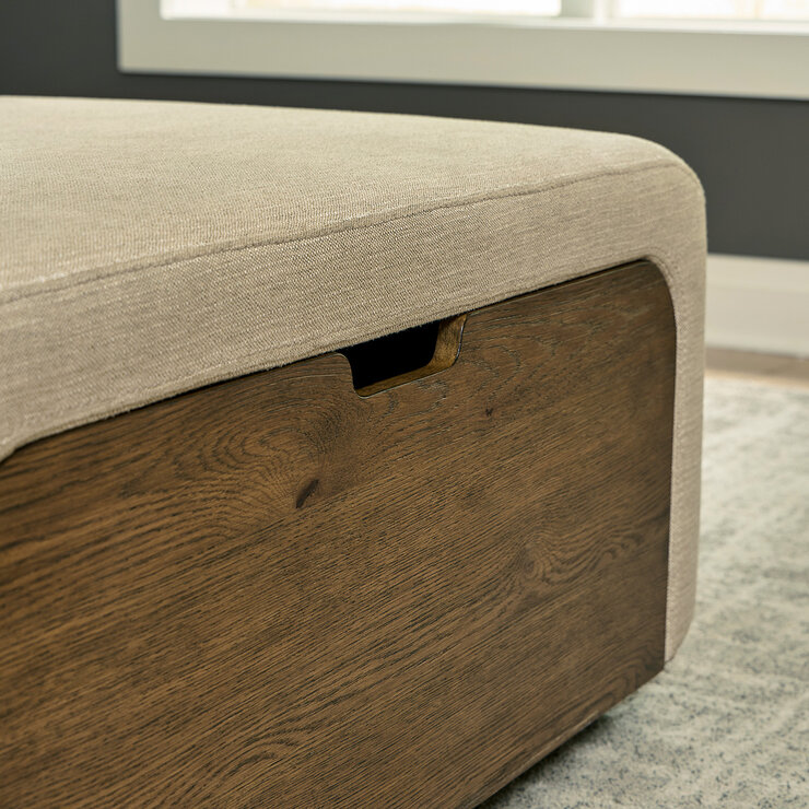 Universal Broadmoore Furniture, Otomano de Tela con Cajones — Imagen 4 de 4