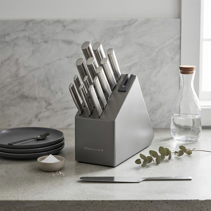 KitchenAid Juego de Cuchillos Forjados de 14 piezas con Bloque de Acero y Afilador Integrado — Imagen 1 de 4