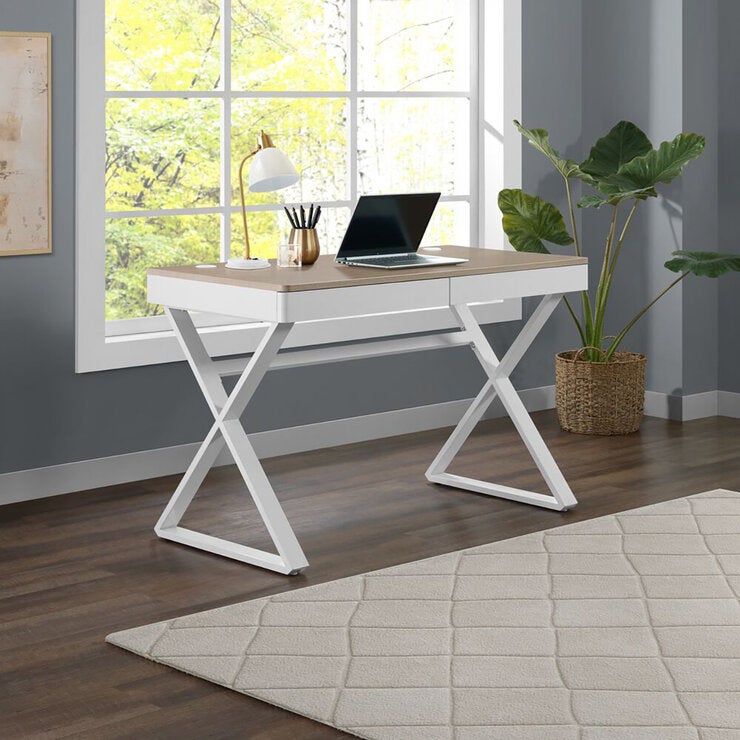 Bayside Furnishings, Escritorio