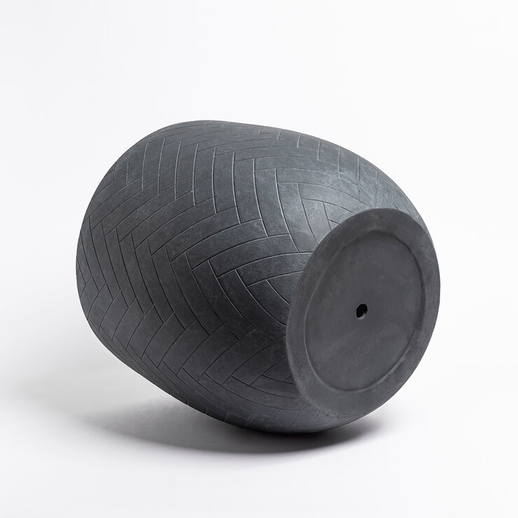 Over & Back, Tribes Maceta de Fibra de Arcilla Gris — Imagen 4 de 4