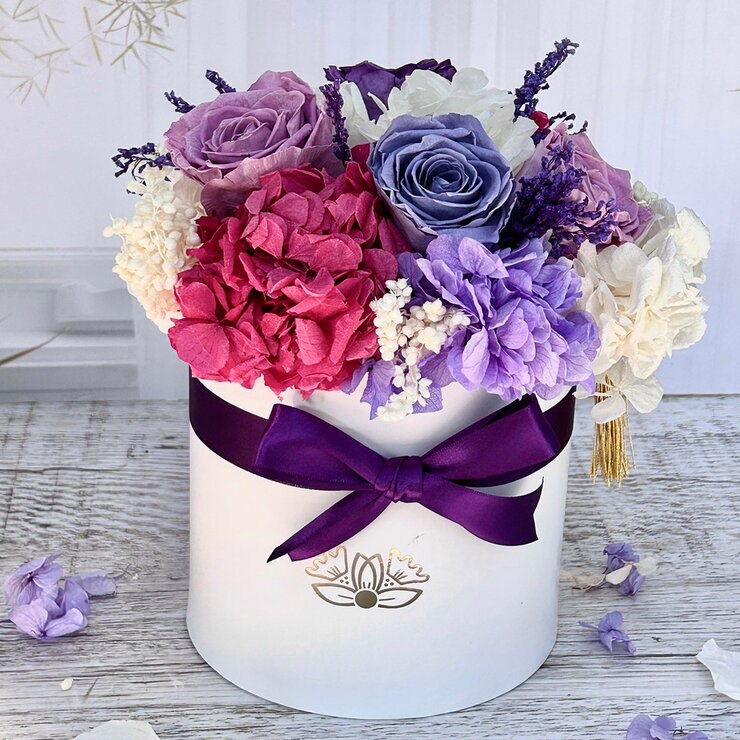 Alive, Bouquet Mix morado, Caja Blanca, Duración 6 Meses. — Imagen 1 de 4