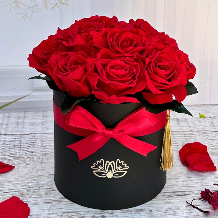 Alive,Bouquet 12 Rosas Rojas, Caja Negra, Duración 6 Meses. — Imagen 1 de 4