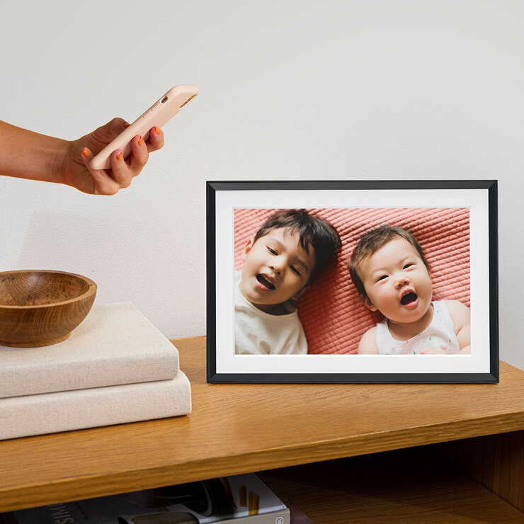 Aura Frame Carver Mat Marco Inteligente de 10.1" — Imagen 2 de 4
