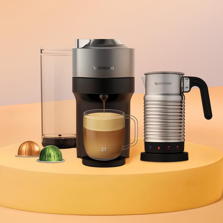 Nespresso, Cafetera Vertuo Pop con Espumador de Leche y 50 Cápsulas — Imagen 3 de 4
