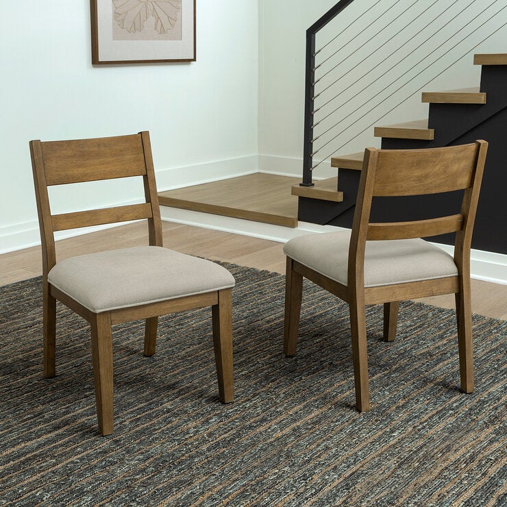 Universal Broadmoore Furniture, Clayton, Juego de Comedor de 9 piezas — Imagen 3 de 4