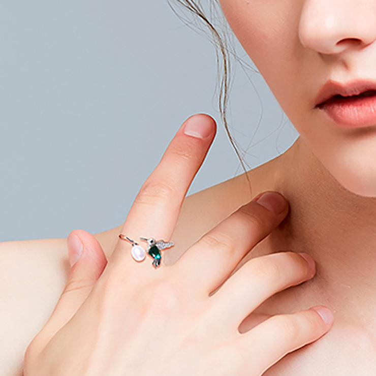 Mayfer, Anillo Ajustable de Metal, con Figura de Colibrí con Cristal Austríaco — Imagen 2 de 4