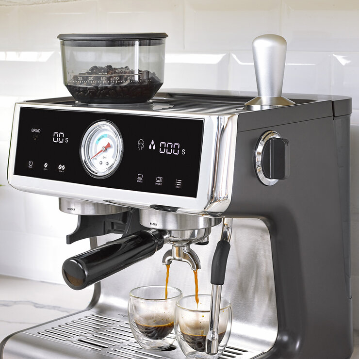 Sur La Table, Cafetera De Espresso con sistema de calentamiento de caldera doble — Imagen 4 de 4