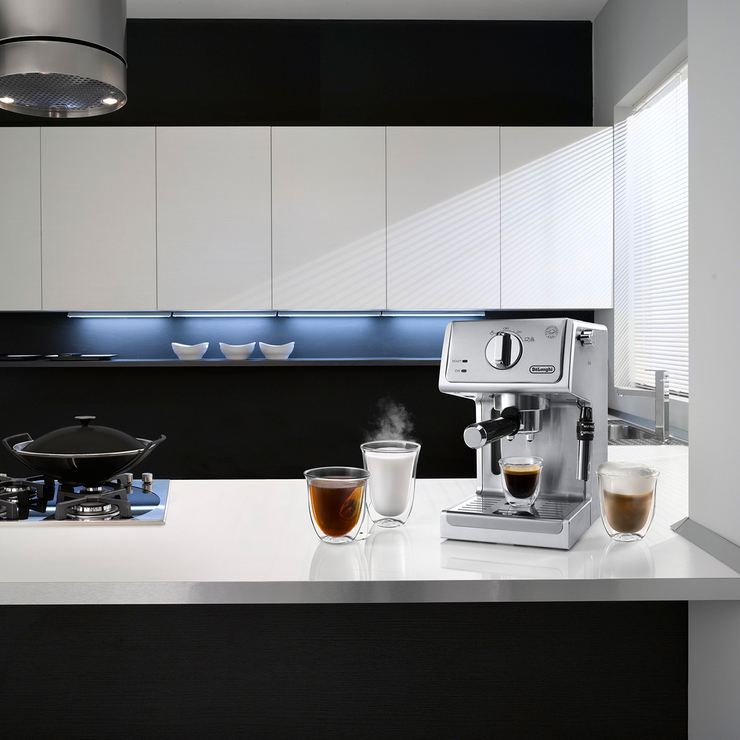 De'Longhi, cafetera de acero inoxidable con 15 bares para espresso y cappuccino — Imagen 2 de 4